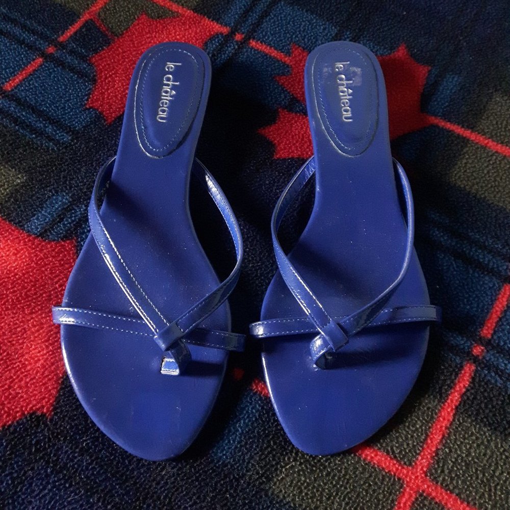 NWOT Le Chateau low-heel sandals